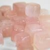 cubes de quartz rose