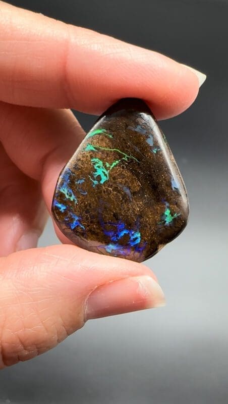 Koroit ကျောက်တုံး opal