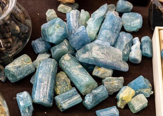 Does aquamarine attract money