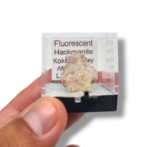 Hackmanite fluorescente 2