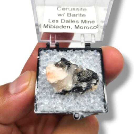 Barite Les Dalles 광산이 있는 Cerussite